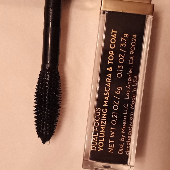 CIRCA DUAL FOCUS VOLUMIZING MASCARA AND TOP COAT - Picture 6 of 9